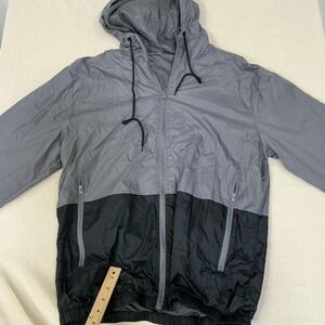 Lightweight gray and black windbreaker jacket‎
